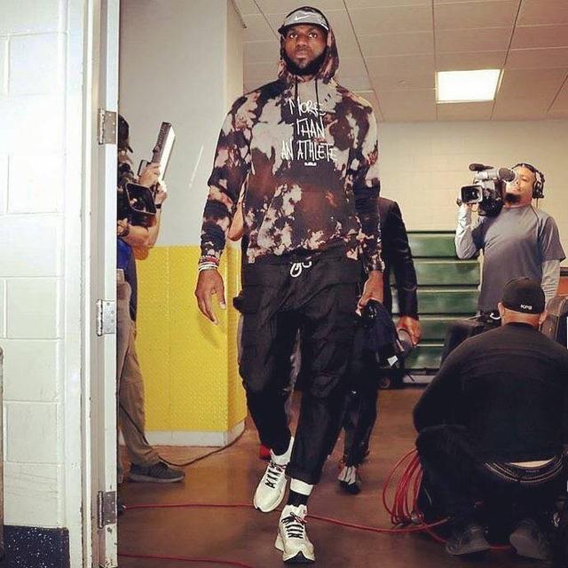 小卡纳瓦罗：在我哥光环下成长压力很大；我始终爱着那不勒斯（小卡纳瓦罗：哥哥光环压得我不轻，但我对那不勒斯的爱从未改变）