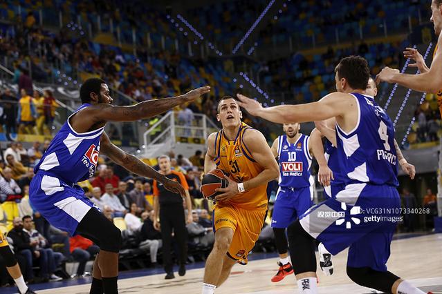 穆勒：卡尔在享受努力提高的过程，同时也在享受比赛的乐趣（穆勒：卡尔既享受自我提升的历程，也享受比赛的乐趣）