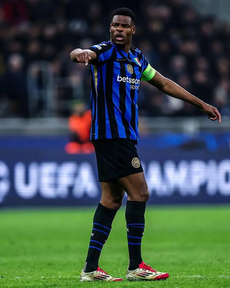 德国杯半场：凯恩破门，对手2送乌龙，拜仁暂3-1柏林联合（德国杯半场战报：凯恩建功+对方两记乌龙，拜仁暂以3-1领先柏林联合）