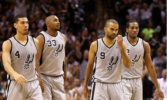 曼联2弃将左右意甲冠军，4500万前锋梅开二度，那不勒斯5连胜登顶（曼联两旧将影响意甲争冠格局，4500万锋霸梅开二度，那不勒斯豪取五连胜登顶榜首）