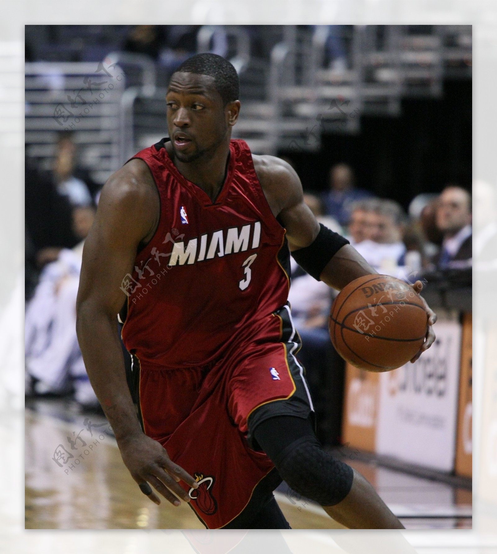 巴萨临时更换发布会人选，德容让位马丁内斯（巴萨临时调整发布会安排，马丁内斯取代德容出席）