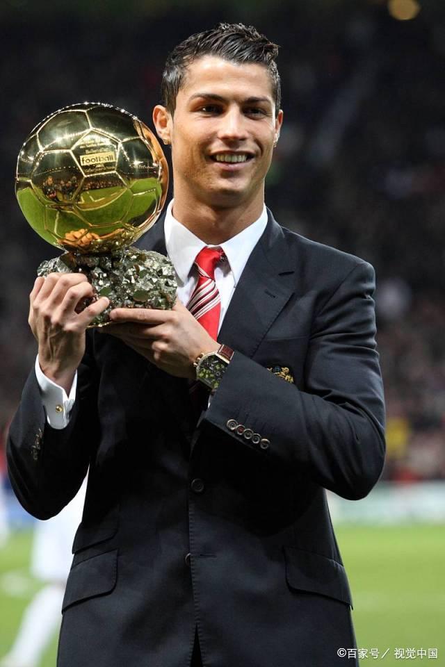 湖人半场高效，两项命中率均超5成，两队狂轰16记三分（半场火力全开！湖人双命中率破50%，两队合飙16记三分）