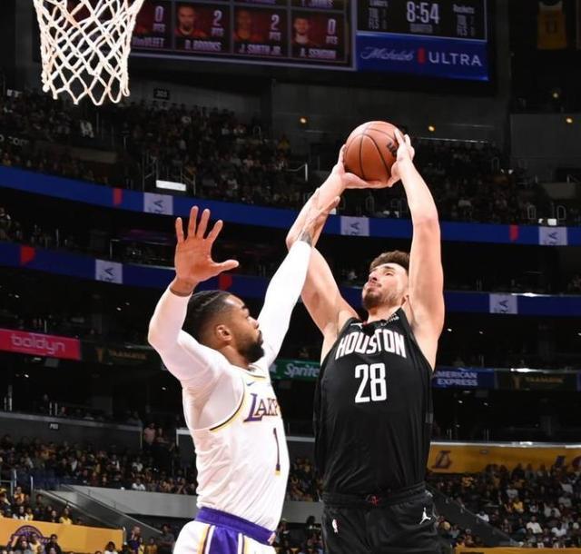 输球后遭对手社媒嘲讽，拉莫斯晒照回应：粉丝数6734万vs68万（输球后被对手社媒调侃，拉莫斯晒照回击：粉丝数6734万对68万）