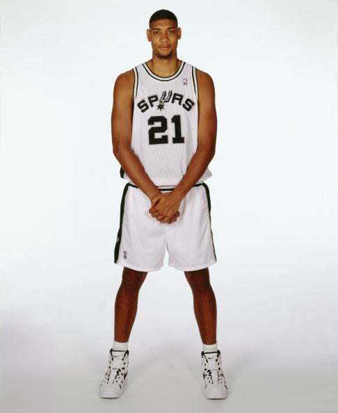 意甲积分榜：米兰1球净胜球优势领先那不勒斯居首（意甲积分榜：米兰以1球净胜优势力压那不勒斯领跑）