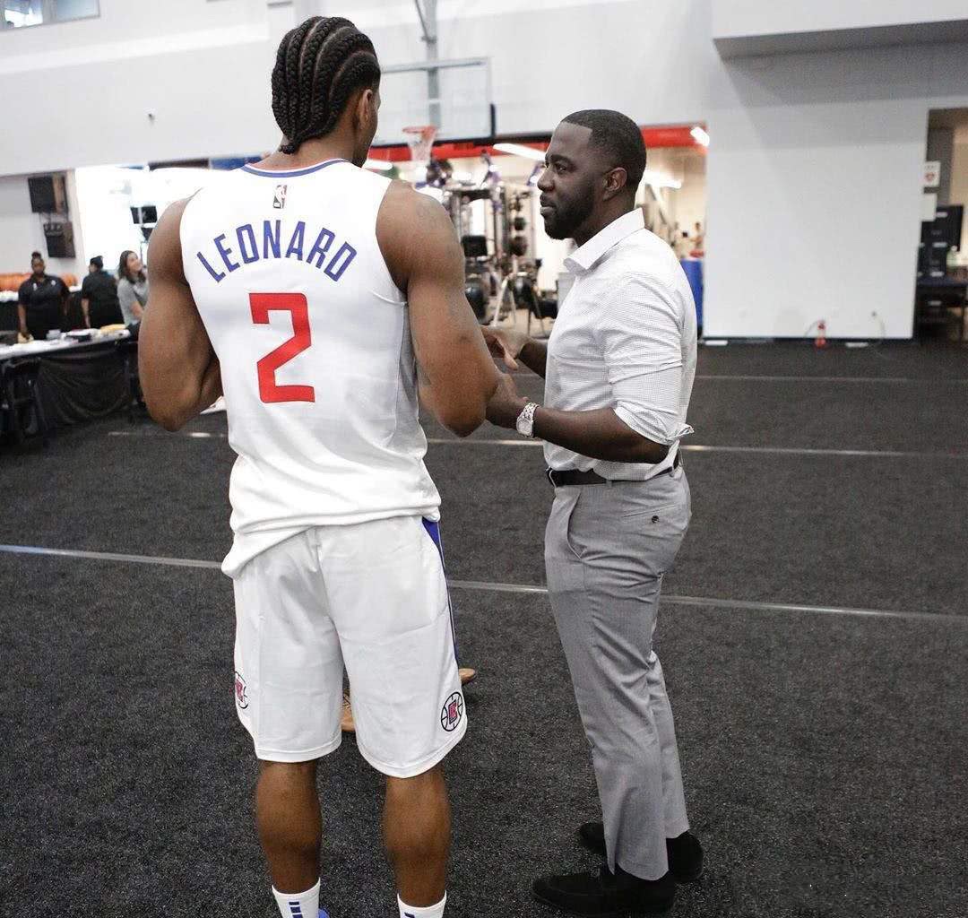 领袖气质，一眼就能看出来（领导风范，一眼可辨）