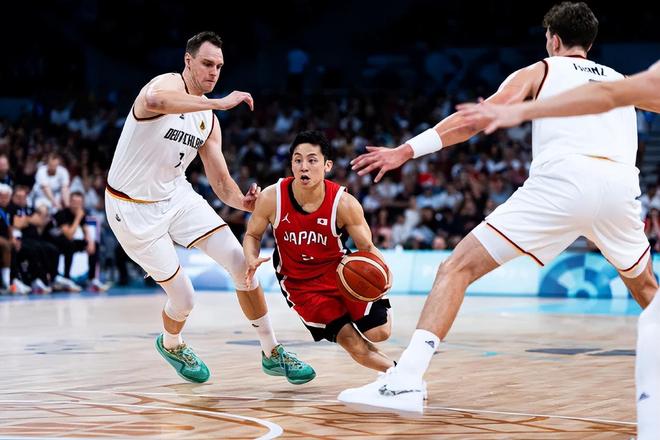 汉茨科：我们通过调整压迫方式改变了比赛；打入首球太美妙了（汉茨科：调整压迫策略扭转战局，首开纪录无比美妙）