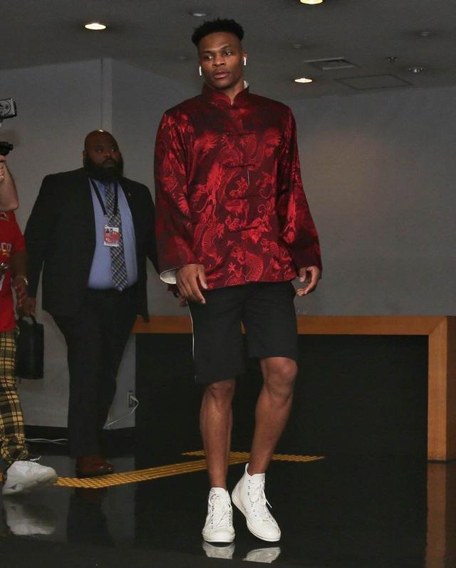 埃迪-豪：为德比战轮换？保持球员状态最好的方式是继续比赛（埃迪-豪谈德比轮换：保持球员状态的最佳方式是让他们持续出场）