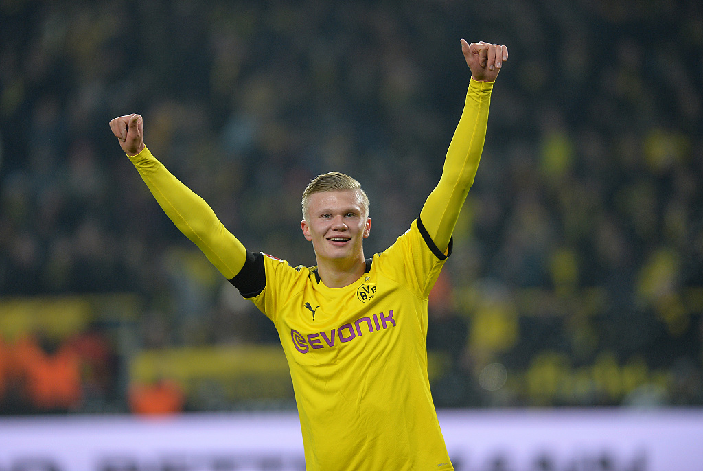 德天空：法兰克福对乌尊要价8000万欧，一些英超俱乐部有意（德媒：法兰克福为乌尊标价8000万欧，英超多队有意）